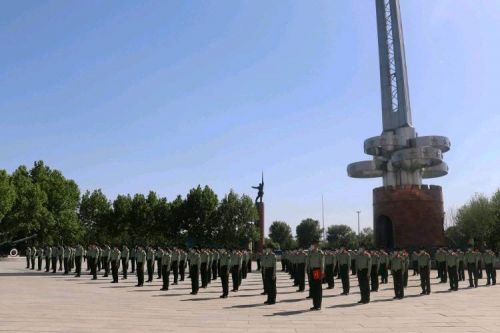 從小物件知大故事 武警官兵參觀平津戰(zhàn)役紀(jì)念館學(xué)習(xí)黨史(圖1)